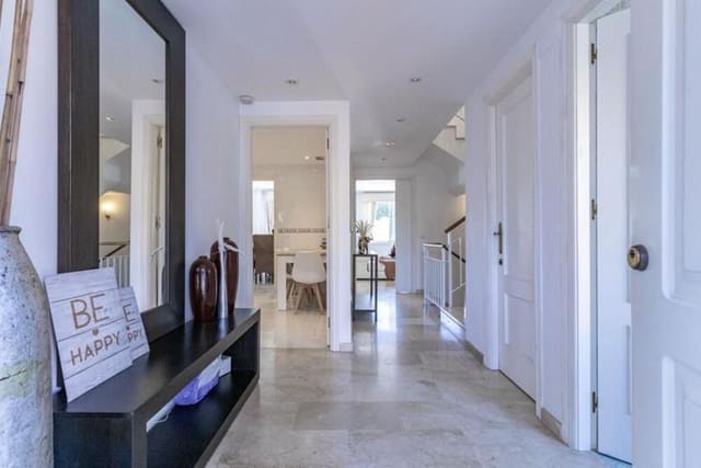 4 soveværelse Byhus til salg i Bel-Air, Estepona med swimmingpool garage - € 590.000 (Ref: 9875611)