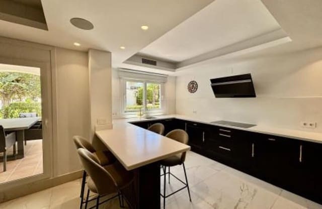 4 camera da letto Appartamento da affittare in San Pedro de Alcántara Pueblo, Marbella con piscina garage - 5.500 € (Rif: 9875613)