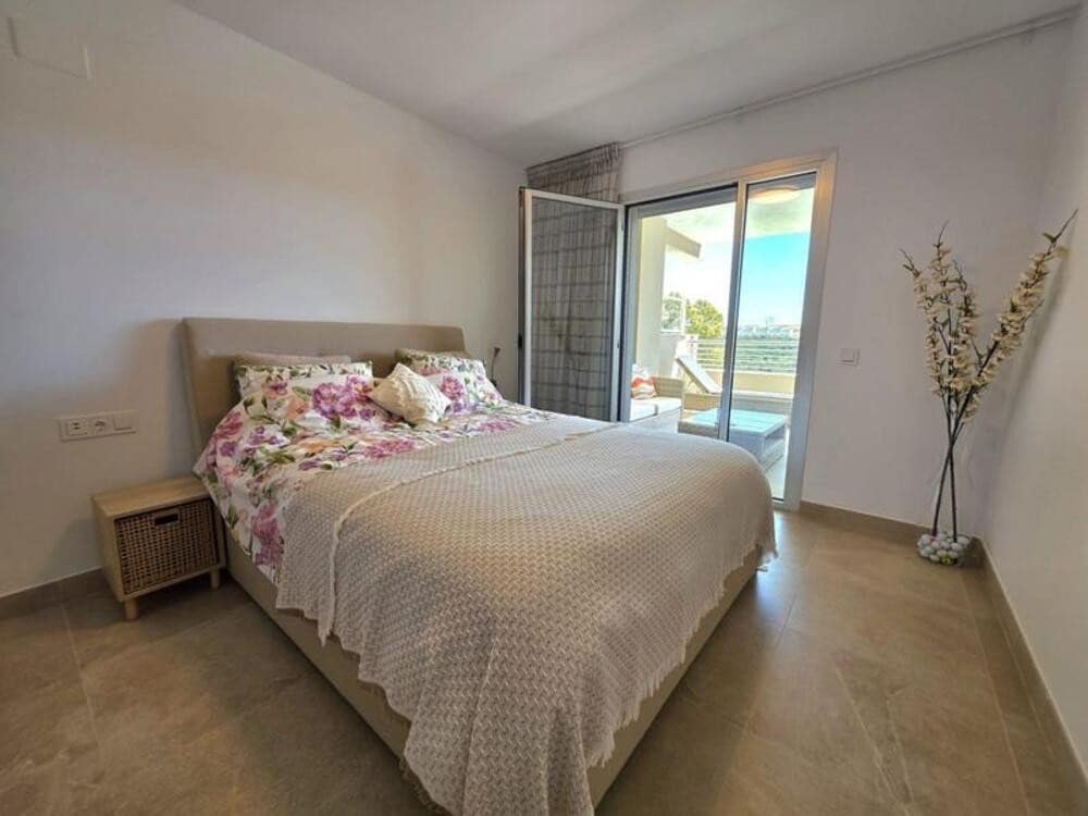 Apartamento de 2 habitaciones en Estepona en alquiler con piscina garaje - 2.495 € (Ref: 9875615)