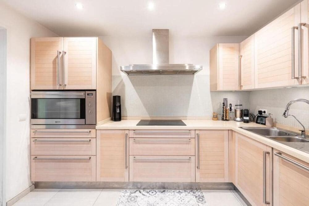3 bedroom Townhouse for rent in Benahavis with pool garage - € 4,495 (Ref: 9875616)