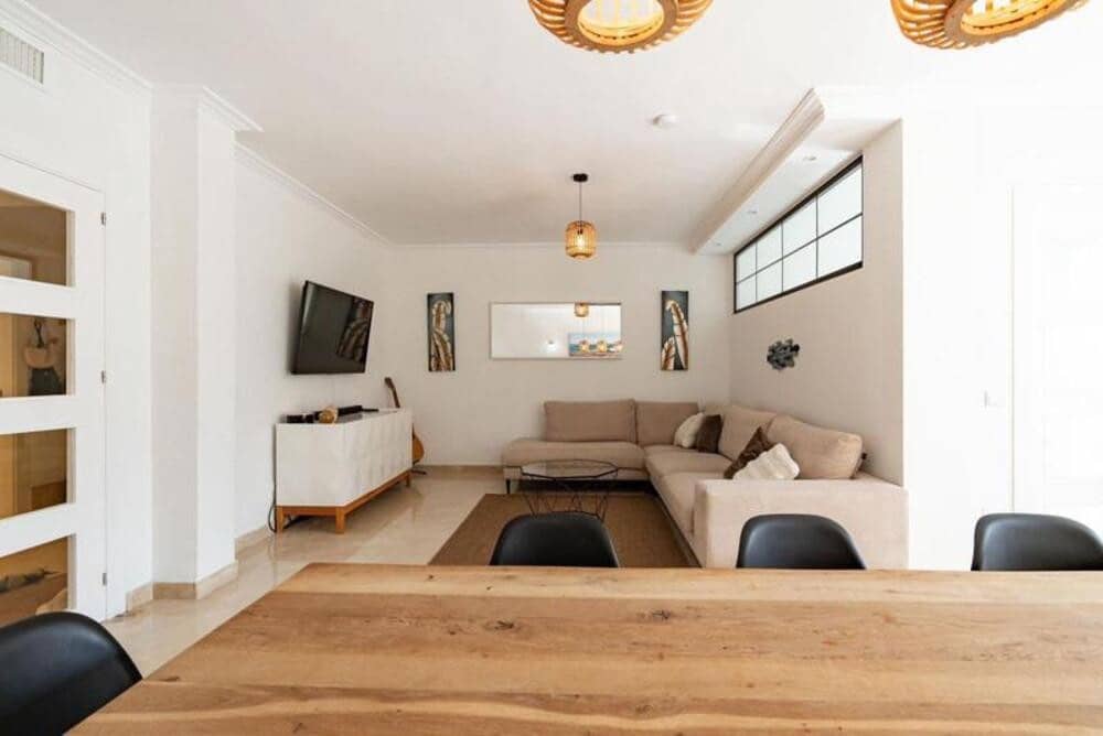 3 bedroom Townhouse for rent in Benahavis with pool garage - € 4,495 (Ref: 9875616)