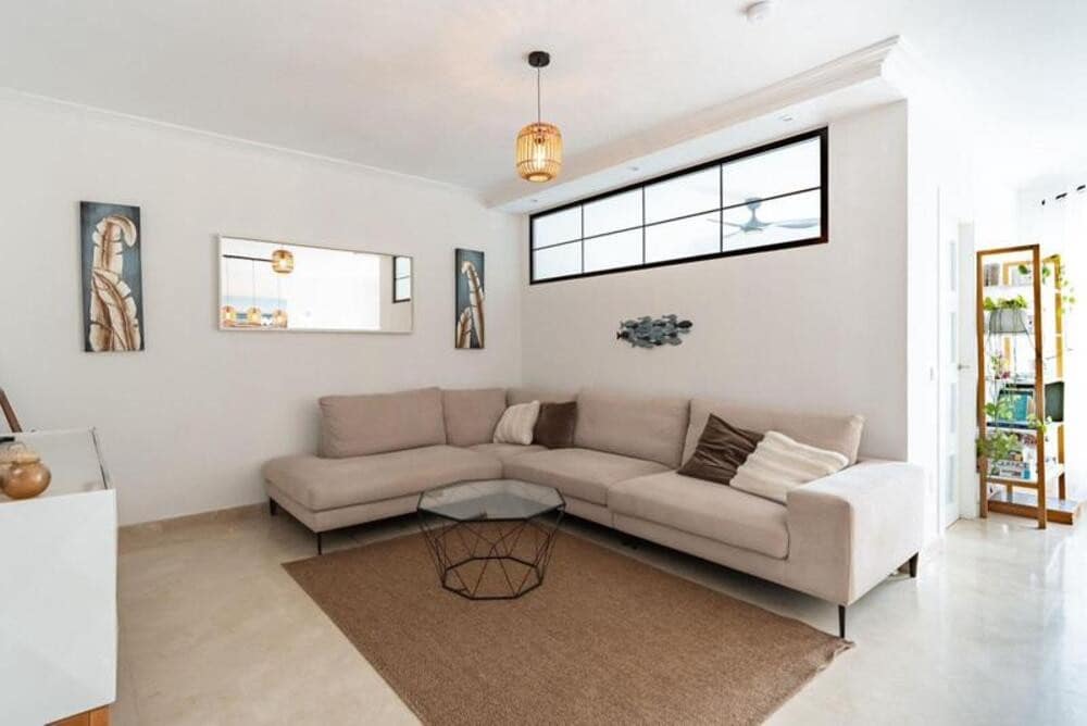 3 bedroom Townhouse for rent in Benahavis with pool garage - € 4,495 (Ref: 9875616)