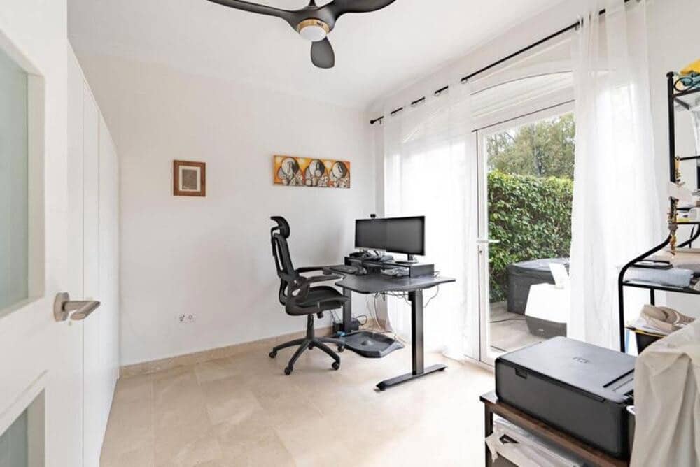 3 bedroom Townhouse for rent in Benahavis with pool garage - € 4,495 (Ref: 9875616)