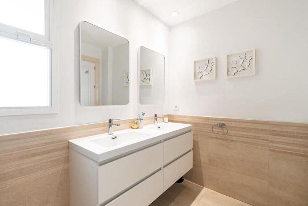 3 bedroom Townhouse for rent in Benahavis with pool garage - € 4,495 (Ref: 9875616)