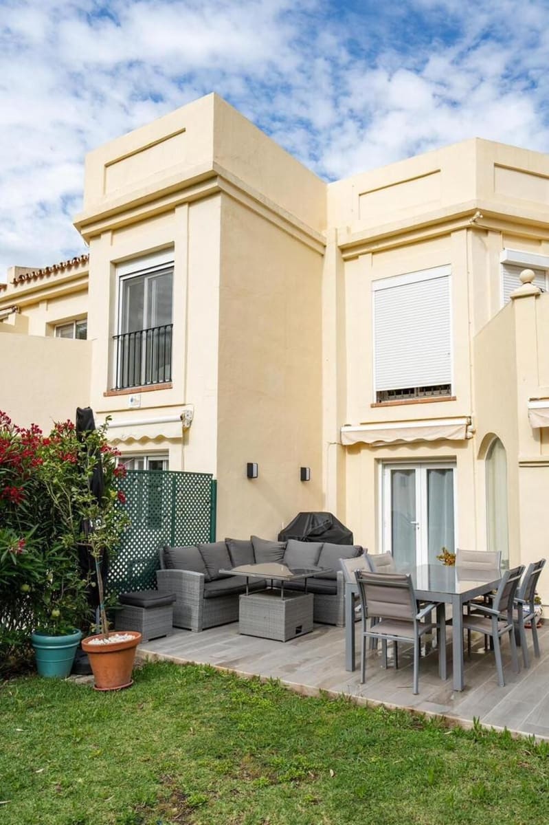 3 bedroom Townhouse for rent in Benahavis with pool garage - € 4,495 (Ref: 9875616)