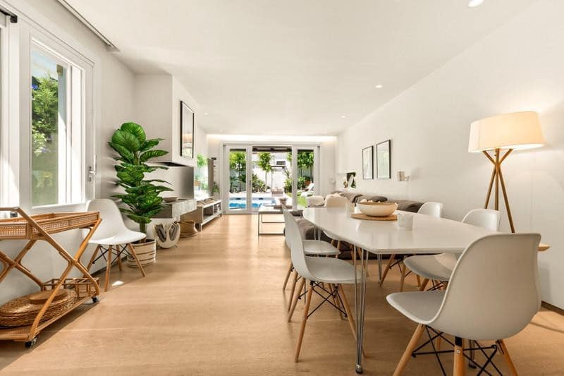 4 soveværelse Villa til leje i Guadalmina med swimmingpool garage - € 8.000 (Ref: 9877799)