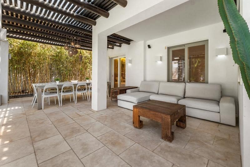 4 soveværelse Villa til leje i Guadalmina med swimmingpool garage - € 8.000 (Ref: 9877799)