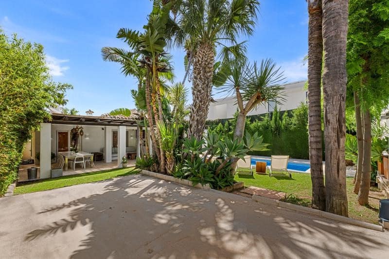 4 bedroom Villa for holiday rental in Guadalmina with pool garage - € 4,900 (Ref: 9877800)