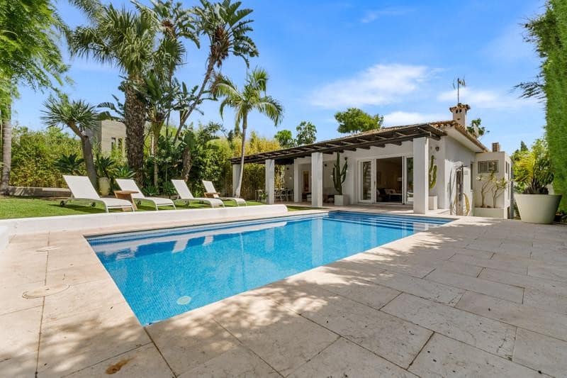 4 bedroom Villa for holiday rental in Guadalmina with pool garage - € 4,900 (Ref: 9877800)