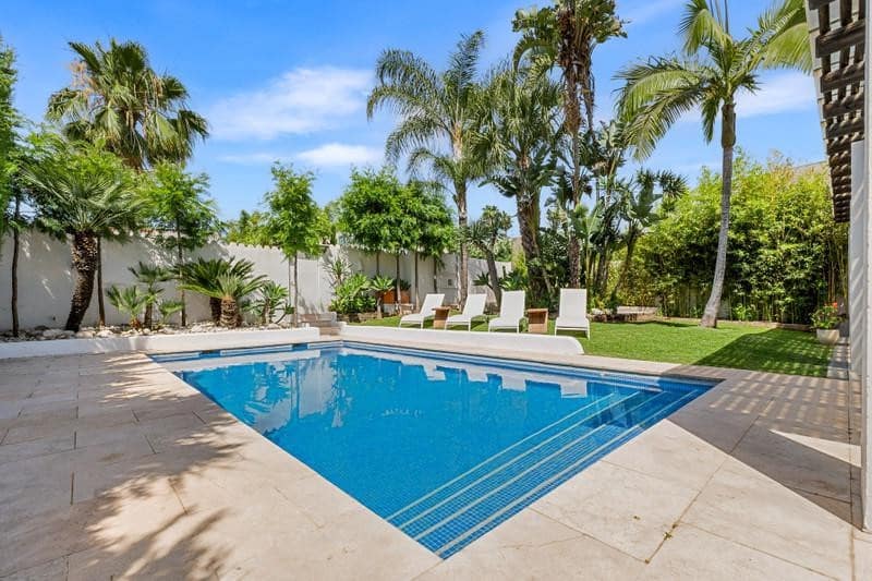 4 bedroom Villa for holiday rental in Guadalmina with pool garage - € 4,900 (Ref: 9877800)