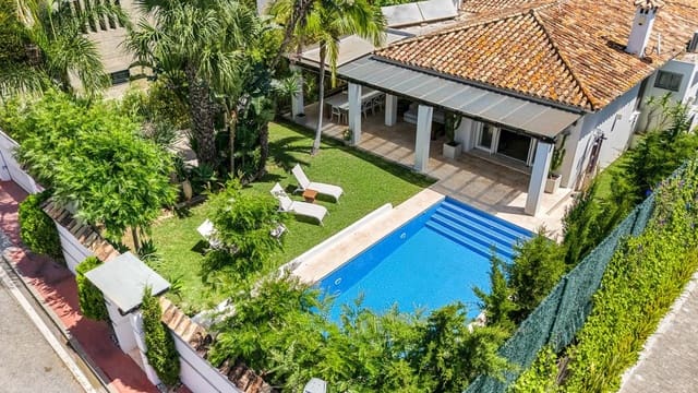 4 bedroom Villa for holiday rental in Guadalmina Alta, Marbella with pool garage - € 4,900 (Ref: 9877800)