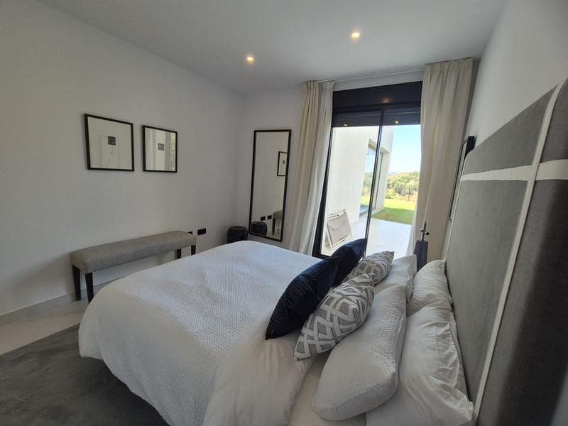 2 sypialnia Apartament do wynajęcia w Estepona z basenem garażem - 2 950 € (Ref: 9877801)
