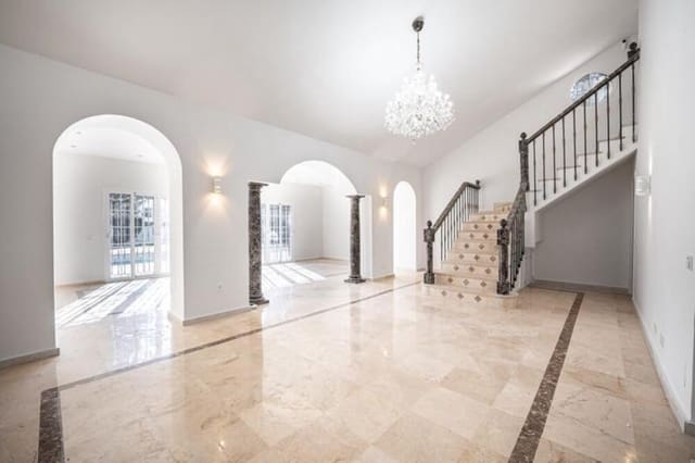 4 soveværelse Villa til salg i Nueva Andalucía Centro, Marbella med swimmingpool garage - € 1.995.000 (Ref: 9877804)
