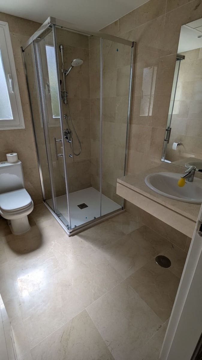 2 soverom Leilighet til leie i Marbella med svømmebasseng garasje - € 1 750 (Ref: 9877807)
