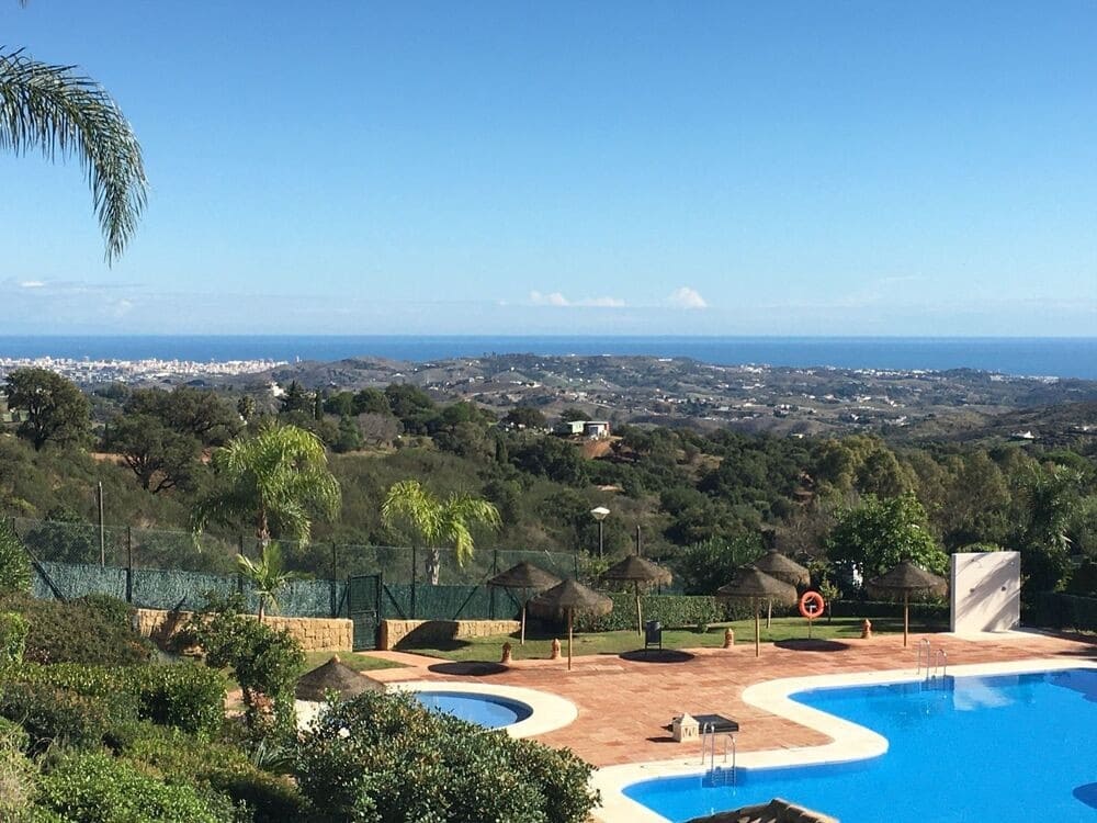 2 soverom Leilighet til leie i Marbella med svømmebasseng garasje - € 1 750 (Ref: 9877807)