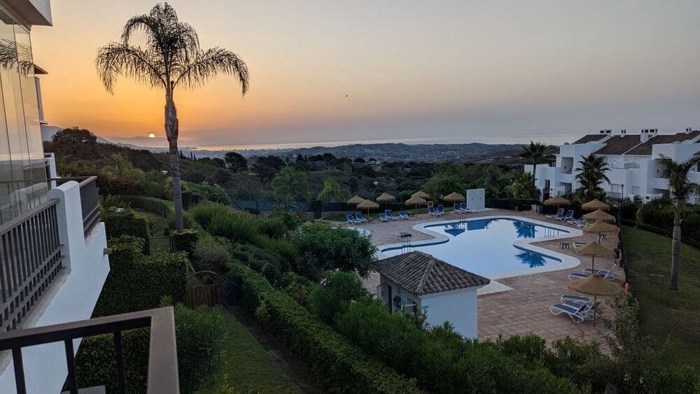 2 soverom Leilighet til leie i Marbella med svømmebasseng garasje - € 1 750 (Ref: 9877807)