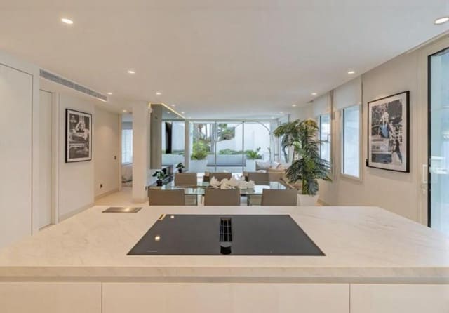 3 Zimmer Apartment zu vermieten in Lomas De Marbella, Marbella mit Pool Garage - 15.000 € (Ref: 9880510)