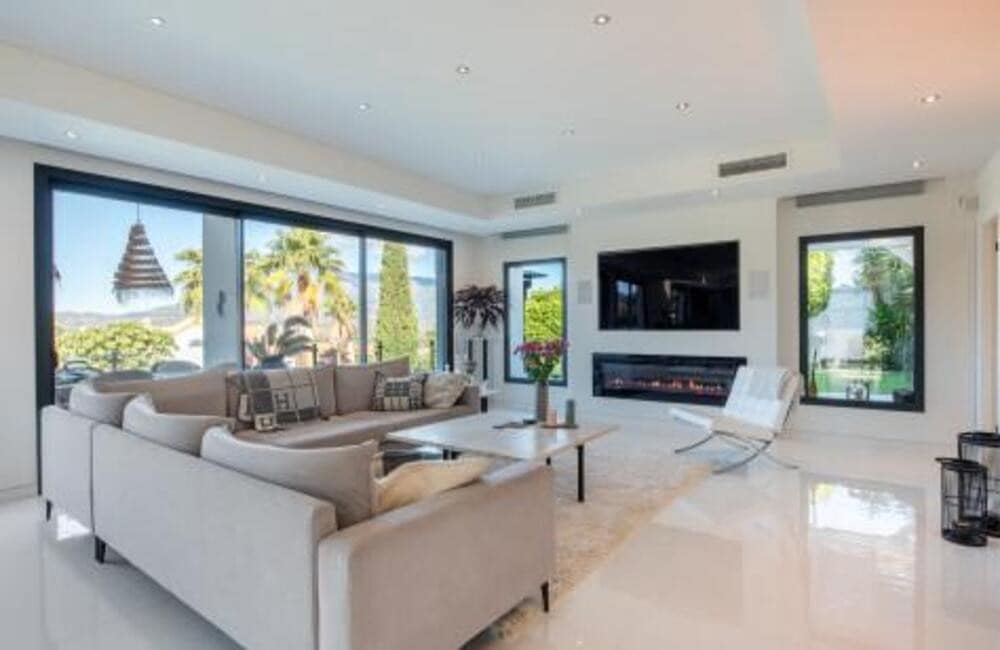 4 soverom Villa til salgs i Mijas Costa med svømmebasseng garasje - € 2 395 000 (Ref: 9880511)