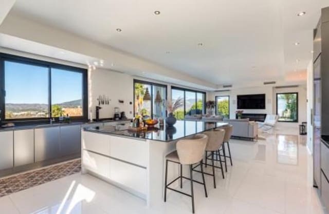 4 soverom Villa til salgs i Mijas Costa, Mijas med svømmebasseng garasje - € 2 395 000 (Ref: 9880511)