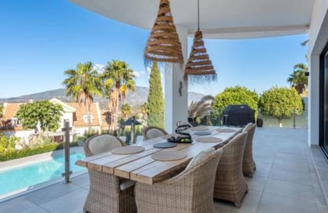 4 soverom Villa til salgs i Mijas Costa, Mijas med svømmebasseng garasje - € 2 395 000 (Ref: 9880511)