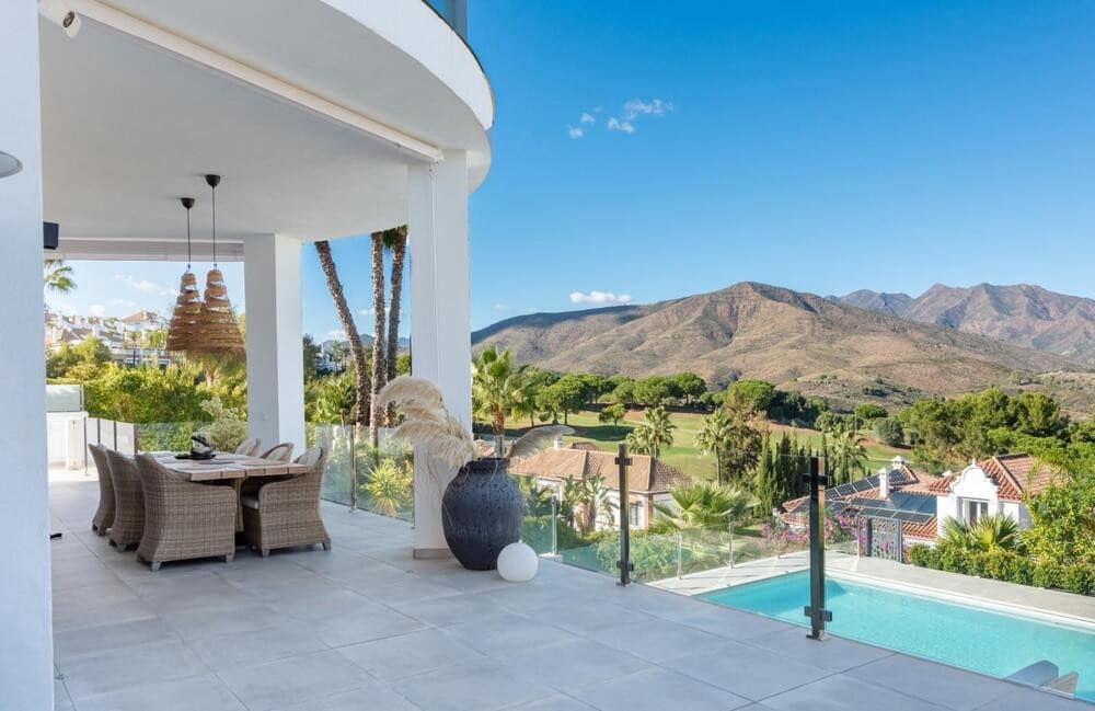 4 soverom Villa til salgs i Mijas Costa med svømmebasseng garasje - € 2 395 000 (Ref: 9880511)