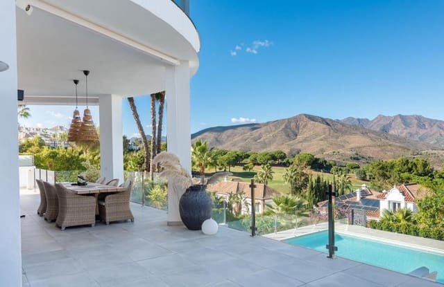 4 soverom Villa til salgs i Mijas Costa, Mijas med svømmebasseng garasje - € 2 395 000 (Ref: 9880511)
