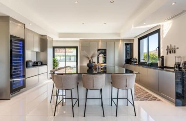 4 soverom Villa til salgs i Mijas Costa, Mijas med svømmebasseng garasje - € 2 395 000 (Ref: 9880511)