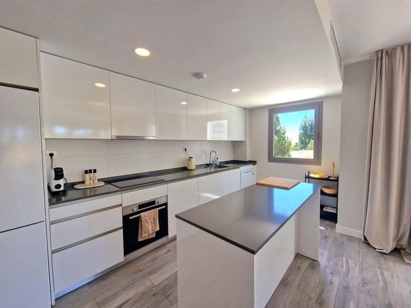 2 bedroom Apartment for rent in Mijas Costa with pool garage - € 2,500 (Ref: 9880512)