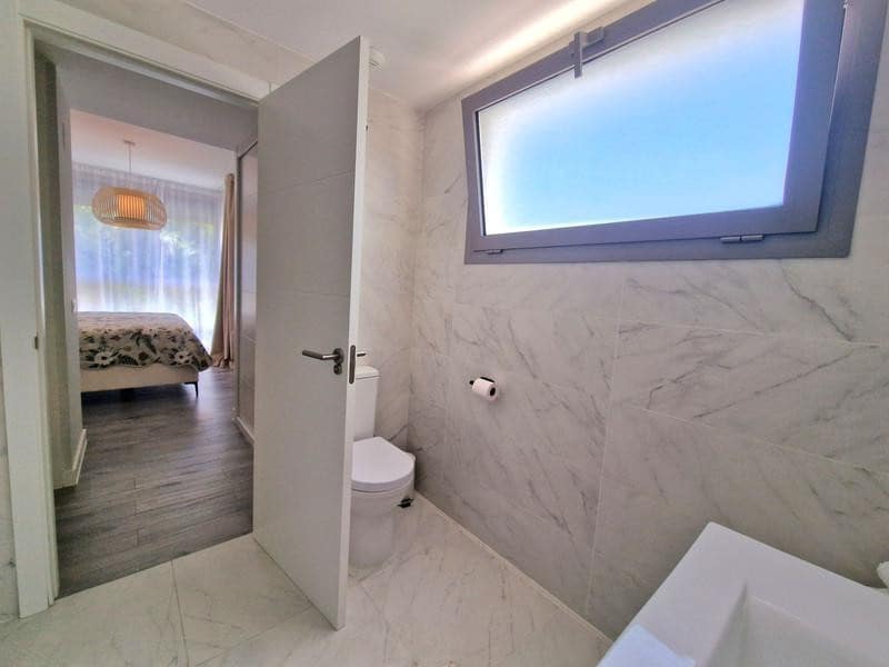2 bedroom Apartment for rent in Mijas Costa with pool garage - € 2,500 (Ref: 9880512)