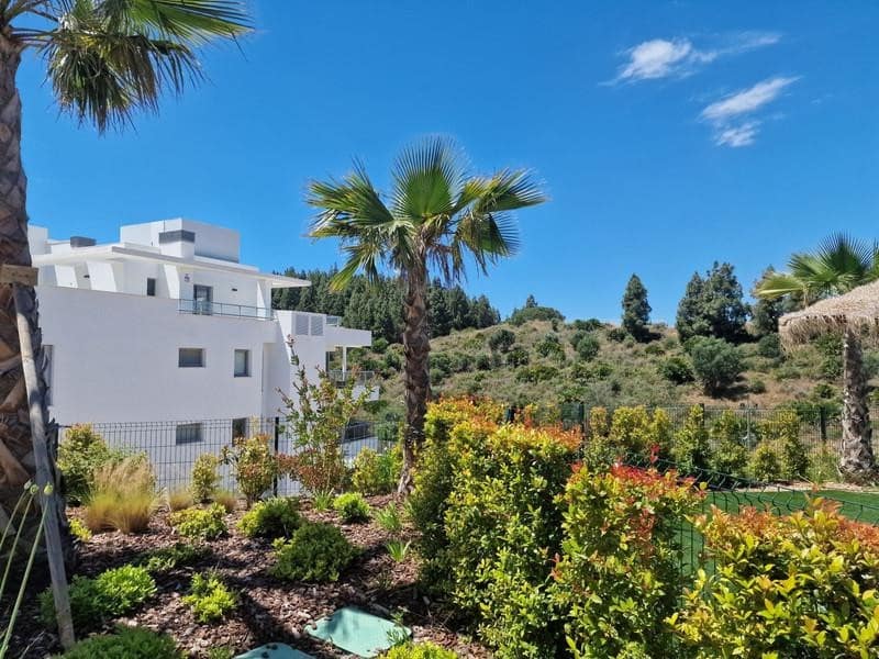 2 bedroom Apartment for rent in Mijas Costa with pool garage - € 2,500 (Ref: 9880512)