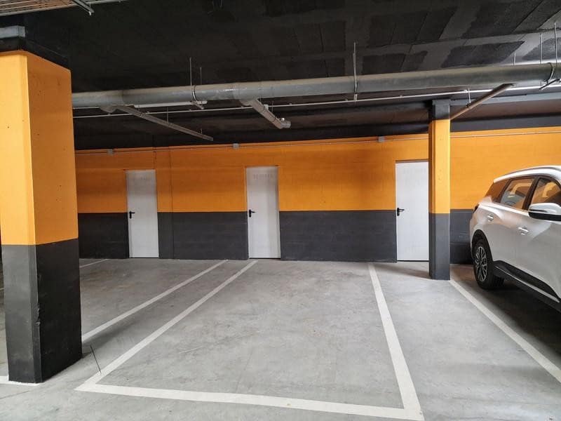 2 bedroom Apartment for rent in Mijas Costa with pool garage - € 2,500 (Ref: 9880512)