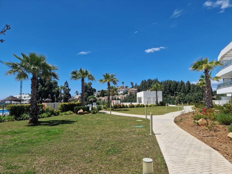 2 bedroom Apartment for rent in Mijas Costa with pool garage - € 2,500 (Ref: 9880512)