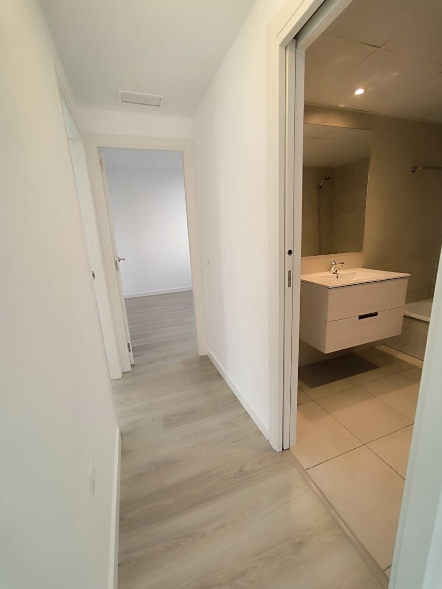 Penthouse de 2 chambres à louer à Marbella avec piscine garage - 2 000 € (Ref: 9880514)