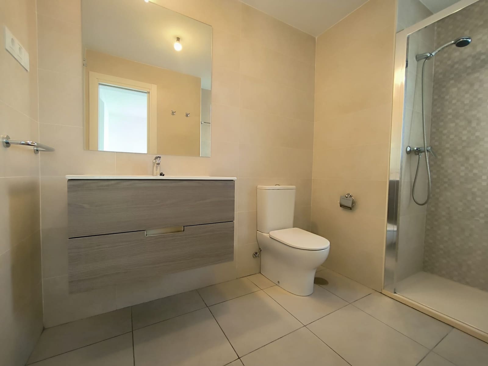 Penthouse de 2 chambres à louer à Marbella avec piscine garage - 2 000 € (Ref: 9880514)
