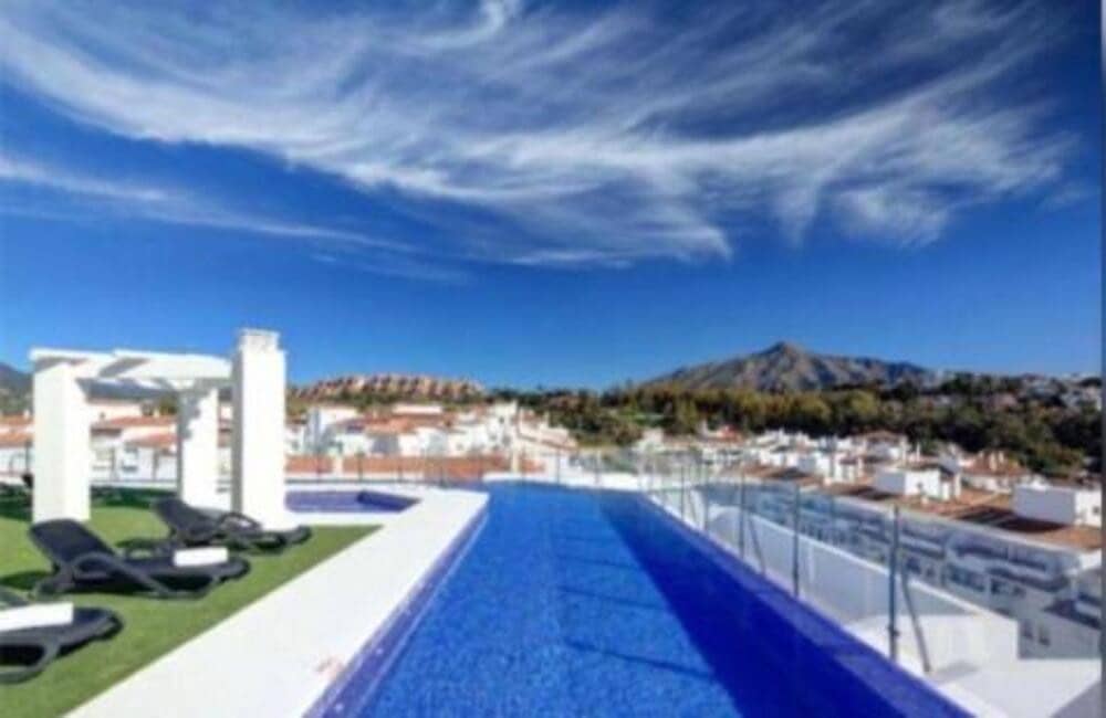 2 bedroom Penthouse for rent in Marbella with pool garage - € 2,000 (Ref: 9880514)