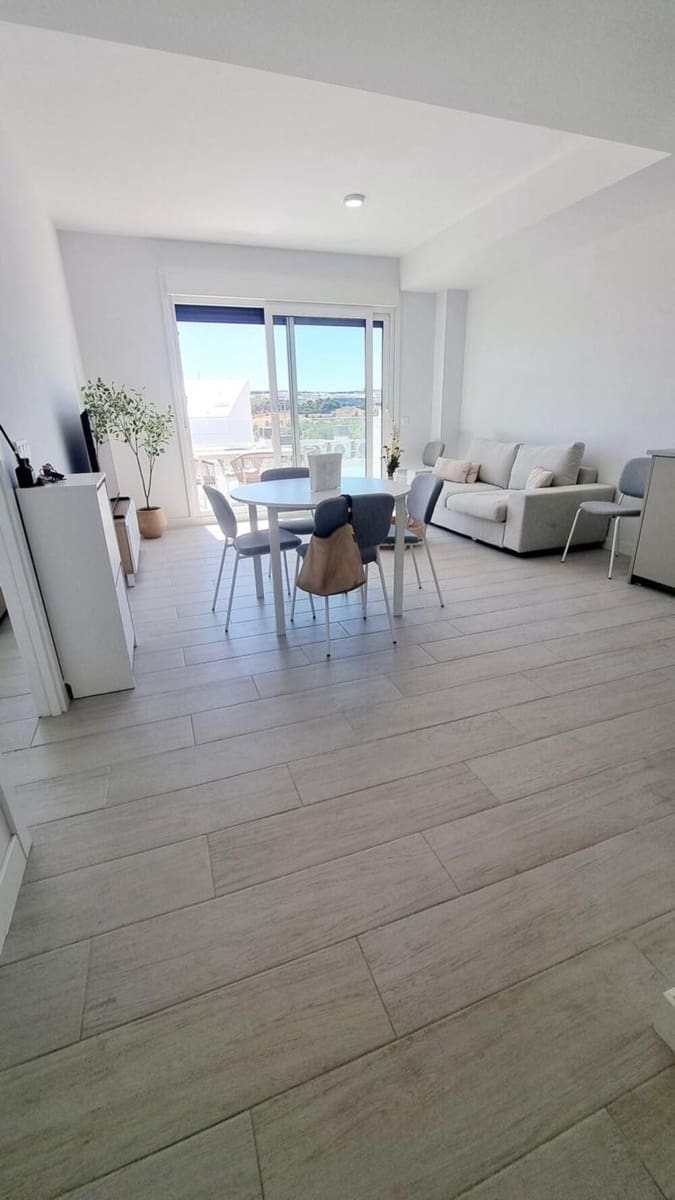 1 makuuhuone Kattohuoneisto vuokrattavana paikassa Estepona mukana uima-altaan 
autotalli - 1 750 € (Ref: 9883924)