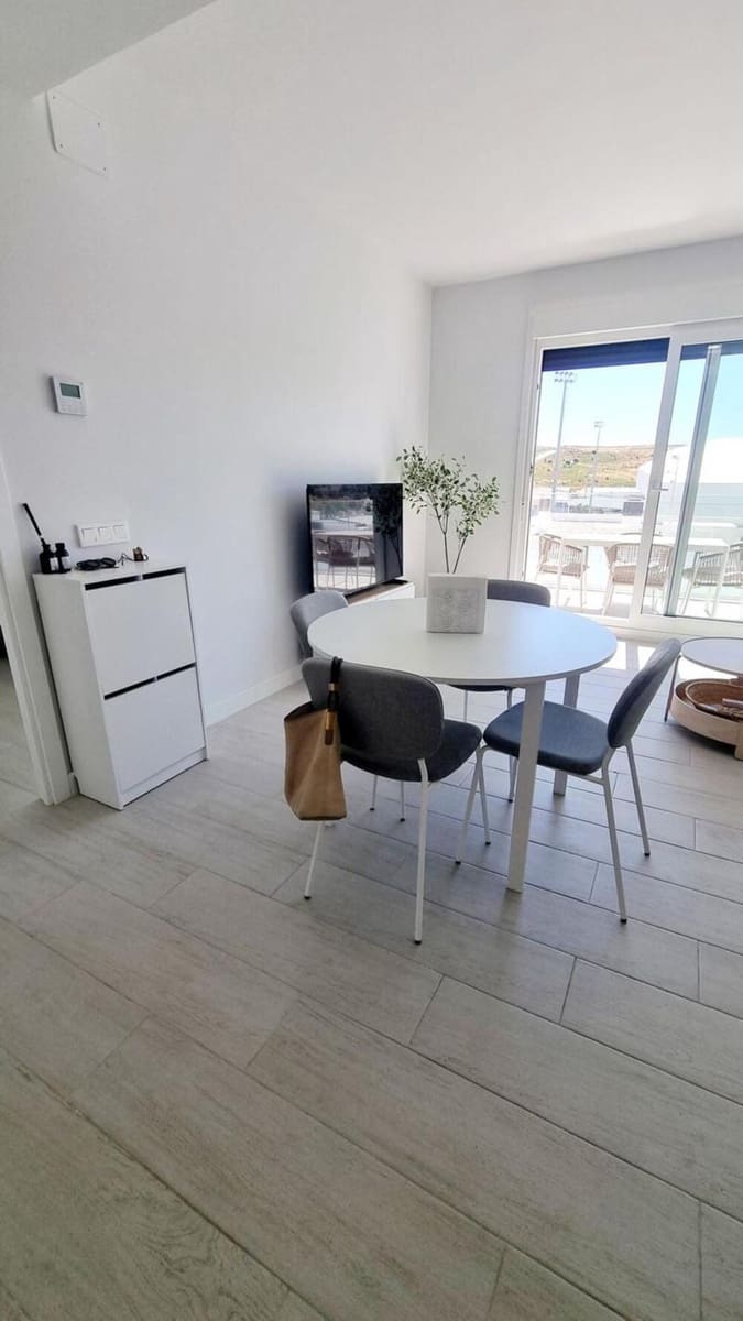1 makuuhuone Kattohuoneisto vuokrattavana paikassa Estepona mukana uima-altaan 
autotalli - 1 750 € (Ref: 9883924)