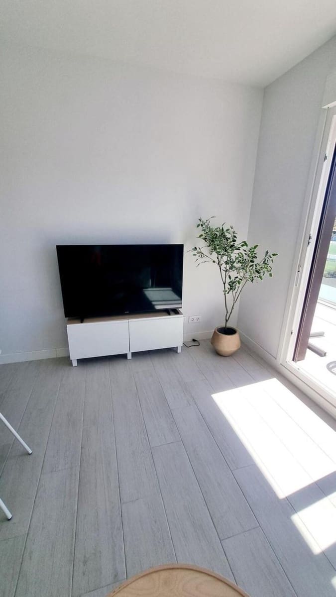 1 makuuhuone Kattohuoneisto vuokrattavana paikassa Estepona mukana uima-altaan 
autotalli - 1 750 € (Ref: 9883924)