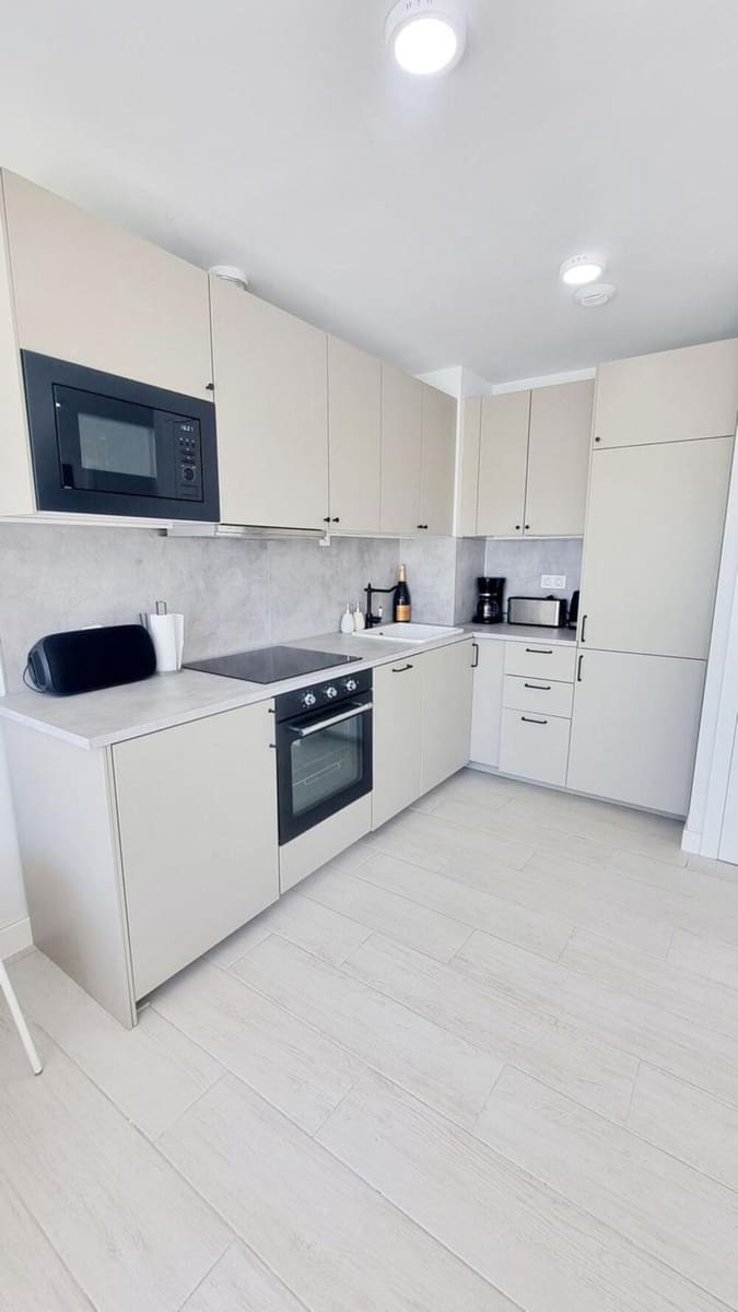 1 makuuhuone Kattohuoneisto vuokrattavana paikassa Estepona mukana uima-altaan 
autotalli - 1 750 € (Ref: 9883924)