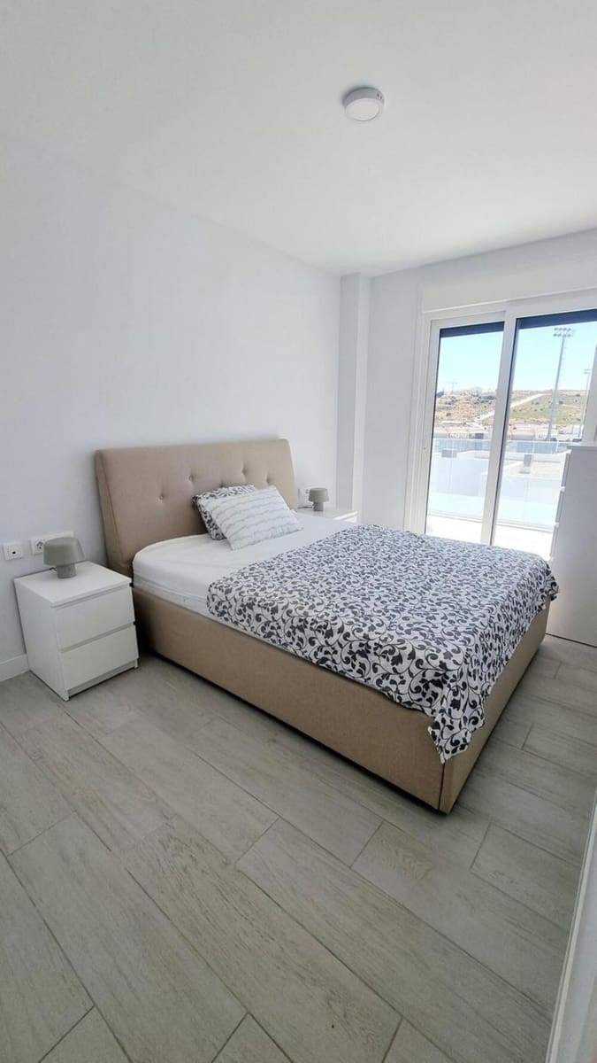 1 makuuhuone Kattohuoneisto vuokrattavana paikassa Estepona mukana uima-altaan 
autotalli - 1 750 € (Ref: 9883924)