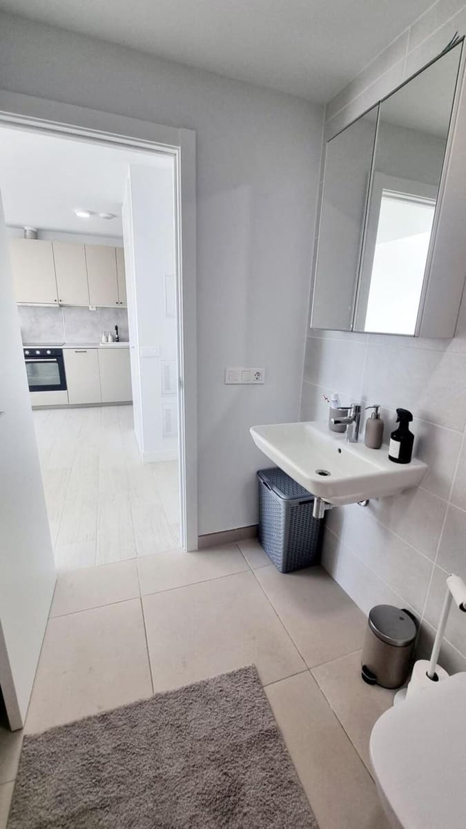 1 makuuhuone Kattohuoneisto vuokrattavana paikassa Estepona mukana uima-altaan 
autotalli - 1 750 € (Ref: 9883924)