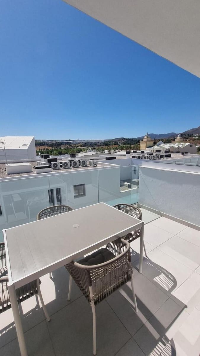 1 makuuhuone Kattohuoneisto vuokrattavana paikassa Estepona mukana uima-altaan 
autotalli - 1 750 € (Ref: 9883924)