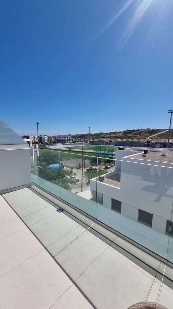 1 makuuhuone Kattohuoneisto vuokrattavana paikassa Estepona mukana uima-altaan 
autotalli - 1 750 € (Ref: 9883924)