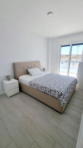 1 makuuhuone Kattohuoneisto vuokrattavana paikassa Centro, Estepona mukana uima-altaan 
autotalli - 1 750 € (Ref: 9883924)