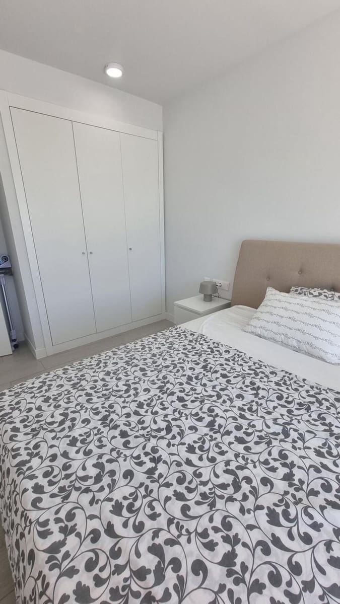 1 makuuhuone Kattohuoneisto vuokrattavana paikassa Estepona mukana uima-altaan 
autotalli - 1 750 € (Ref: 9883924)