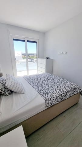 1 makuuhuone Kattohuoneisto vuokrattavana paikassa Centro, Estepona mukana uima-altaan 
autotalli - 1 750 € (Ref: 9883924)