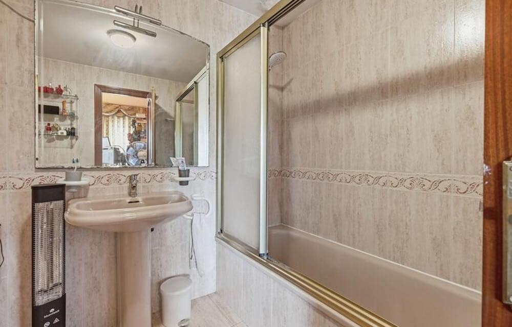 2 soveværelse Byhus til salg i Torrequebrada med swimmingpool garage - € 435.000 (Ref: 9883927)