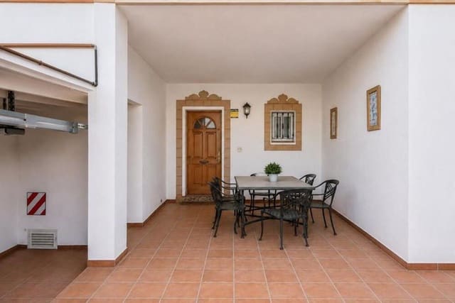 4 slaapkamer Halfvrijstaande villa te koop in San Pedro de Alcántara Pueblo, Marbella met garage - € 695.000 (Ref: 9883929)