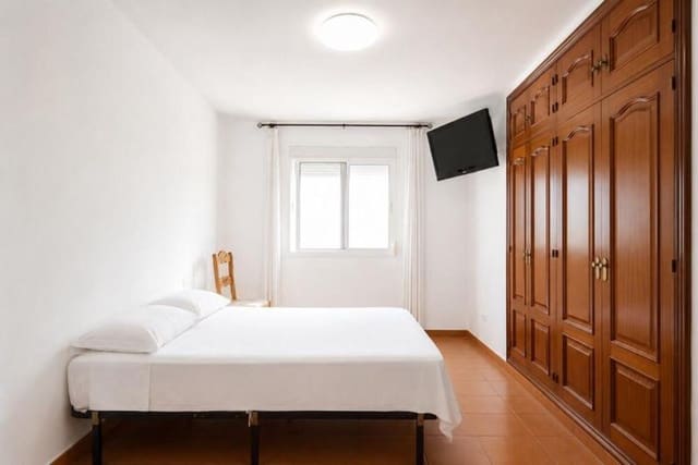 4 slaapkamer Halfvrijstaande villa te koop in San Pedro de Alcántara Pueblo, Marbella met garage - € 695.000 (Ref: 9883929)