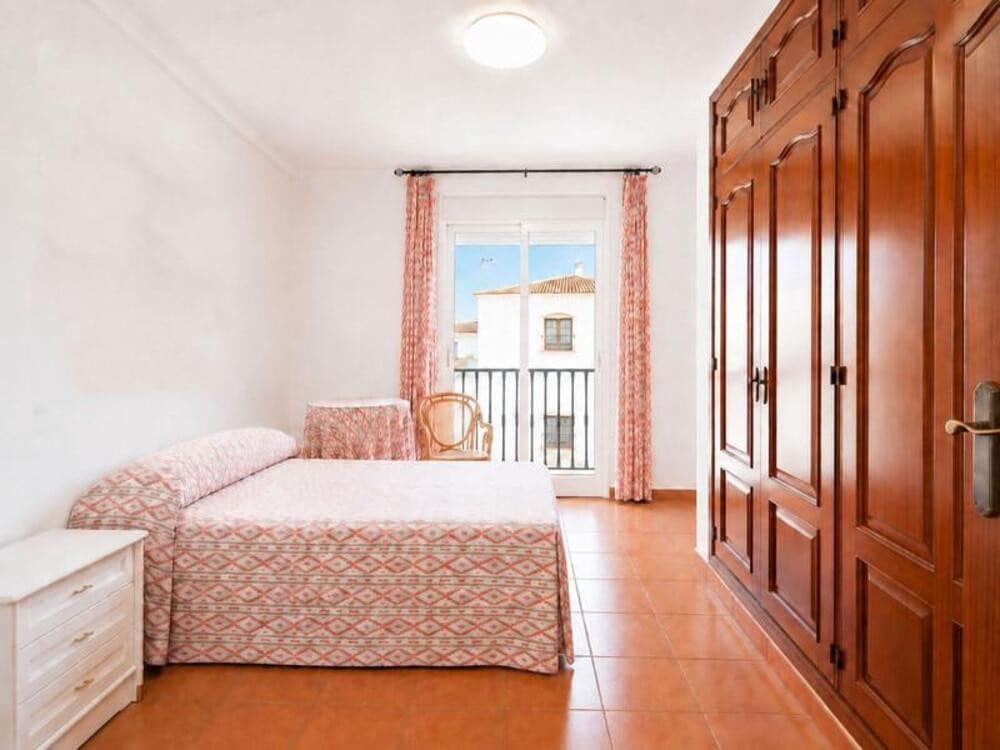 4 slaapkamer Halfvrijstaande villa te koop in San Pedro de Alcantara met garage - € 695.000 (Ref: 9883929)